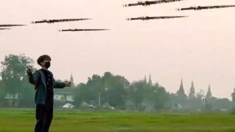 VIDEO: Inventor chino deslumbra con flota de drones-espada al estilo magos de Shaolín