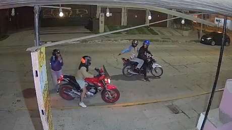 ESPELUZNANTE MOMENTO de intento de robo a punta de pistola (VIDEO)