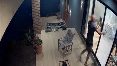 VIDEO: Brutal ataque a su vecino con un machete tras discutir por una cerca