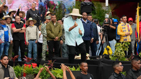 VIDEO: Maduro canta y baila al ritmo de 'Don't worry, be happy'