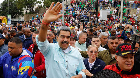 "Just peace, forever, forever, forever": Maduro enciende la tarima al ritmo de un 'remix' de sus palabras (VIDEO)