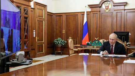 Putin: Soldados rusos preparan sus regalos para la patria