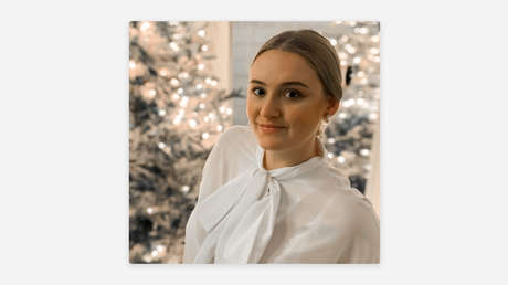 Adolescente ruso apuñala a su maestra e intenta suicidarse