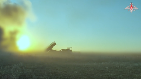 VIDEO: Una salva de cohetes rusos Uragán destroza posiciones ucranianas