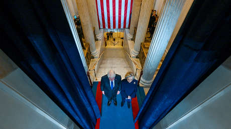 "Batalla silenciosa": amenaza se cierne sobre los Clinton por el caso Epstein