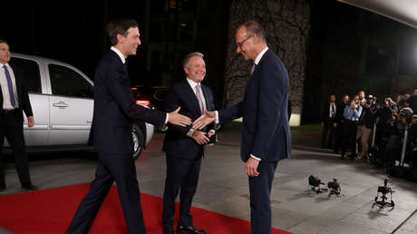 Momento incómodo en Berlín: Witkoff y Kushner casi pasan de largo a Merz (VIDEO)