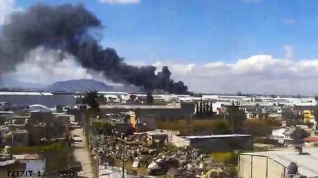 Momento exacto en que una avioneta se desploma cerca de un aeropuerto en México (VIDEO)