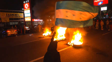 Policía hondureña dispersa con cañones de agua una protesta de militantes del oficialismo (VIDEOS)