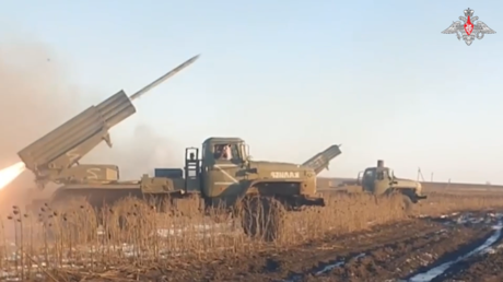 VIDEO: Intenso ataque de 'Granizo' ruso elimina posiciones ucranianas