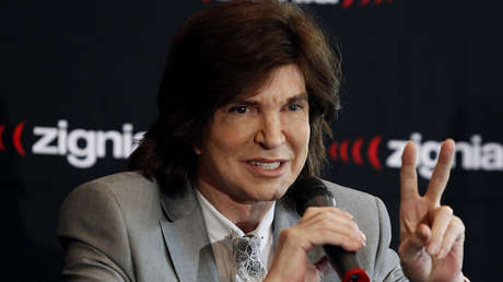 Una película para adultos grabada en la tumba de Camilo Sesto genera un cruce político en España