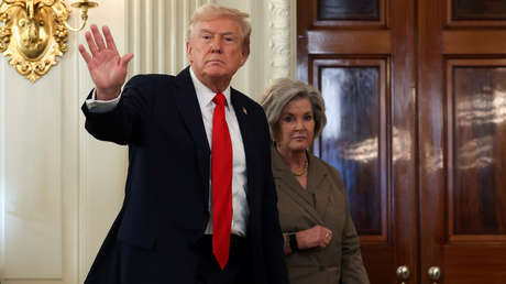 Trump da la cara por su 'doncella de hielo' tras referirse a él como una "personalidad de alcohólico"