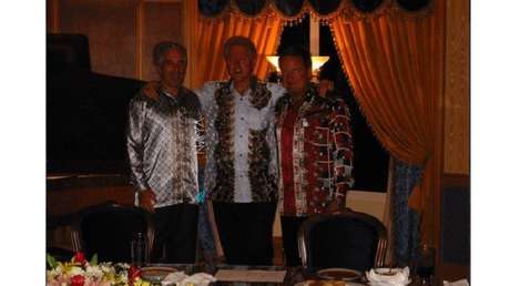 FOTOS: Divulgan nuevas imágenes de Bill Clinton con Jeffrey Epstein