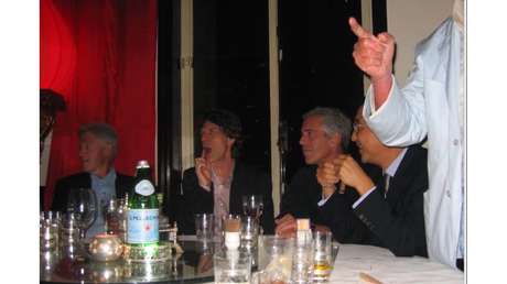 FOTOS: Divulgan nuevas imágenes de Bill Clinton con Jeffrey Epstein