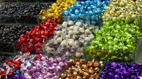 Roba alimentos en una tienda y cambia el 'botín' por aguardiente casero