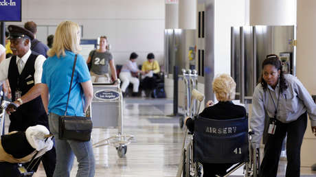 ¿La subieron así?: polémica por anciana muerta a bordo de un avión