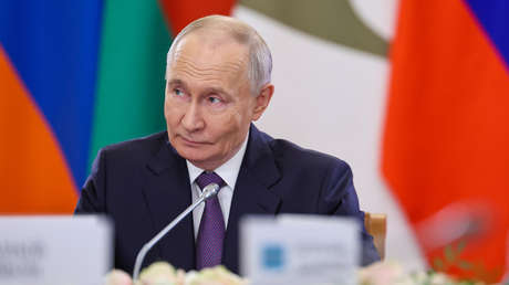 "Un centro autosuficiente del mundo multipolar": Putin participa en una reunión del Consejo de la UEE