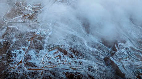 Camellos en un desierto blanco: el paisaje surrealista por las nevadas en Arabia Saudita (VIDEO)