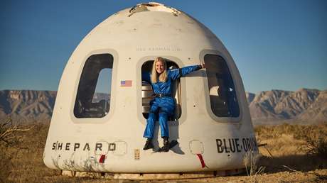 VIDEOS: Histórico vuelo de Blue Origin con la primera persona en silla de ruedas en el espacio