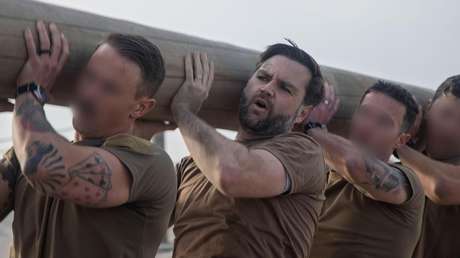 "Atropellado por un tren de carga": Vance se une a un agotador entrenamiento con los 'Seals' de la Marina (IMÁGENES)