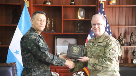 Mandos militares de Honduras y EE.UU. se reúnen en medio de denuncias de "injerencia" electoral