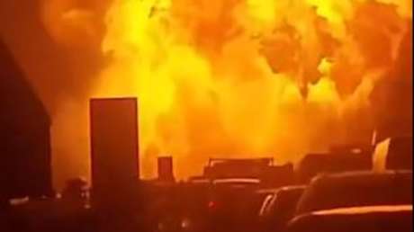 VIDEO: Potente explosión en un camión cisterna en Italia