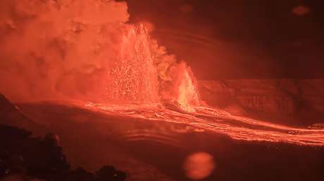 VIDEO: El volcán Kilauea entra en erupción con fuentes de lava comparables con rascacielos