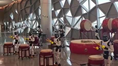 VIDEO: Robots marcan el ritmo en un 'show' con tambores tradicionales en China