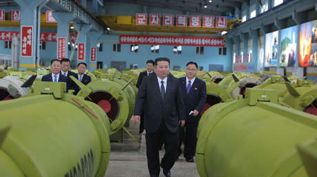 FOTOS: Kim Jong-un visita empresas de misiles y ordena expandir su producción