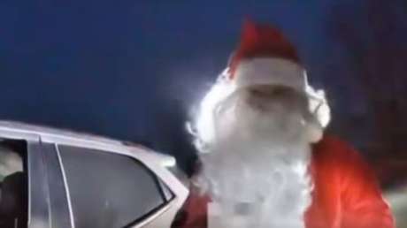 ¿Y el trineo?: Paran a 'Papá Noel 'por exceso de velocidad (VIDEO)