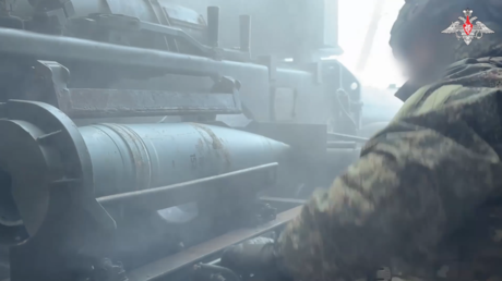 VIDEO: Golpe relámpago de artillería rusa aniquila vehículos y posiciones enemigas