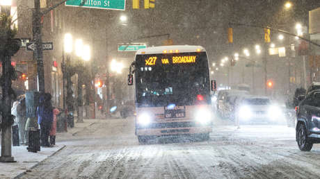 VIDEOS: Poderosa tormenta invernal detiene vuelos y dificulta viajes por carretera en EE.UU.