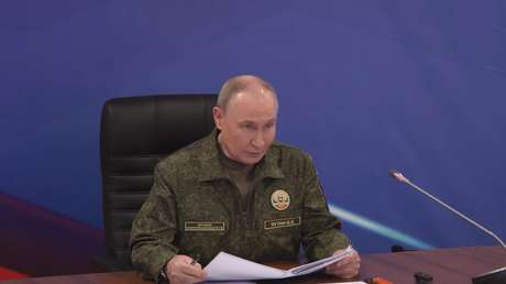 Putin visita el puesto de mando del grupo conjunto de las tropas rusas