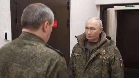 PRIMER VIDEO de Putin visitando un puesto de mando de las tropas rusas