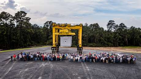 El vendedor de una empresa premia la lealtad de sus trabajadores con bonos millonarios