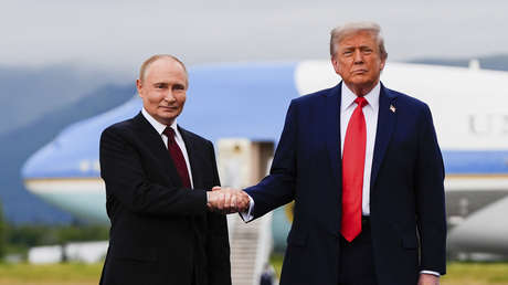 Trump mantiene "buena y muy productiva" llamada con Putin antes de reunirse con Zelenski