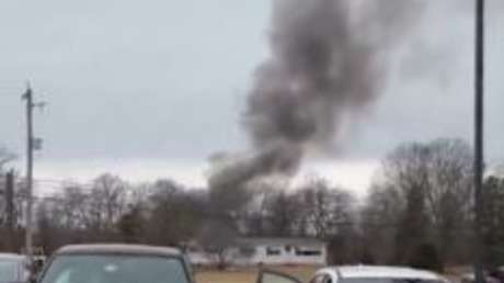 Helicópteros colisionan en pleno vuelo y uno de ellos queda envuelto en llamas (VIDEO)