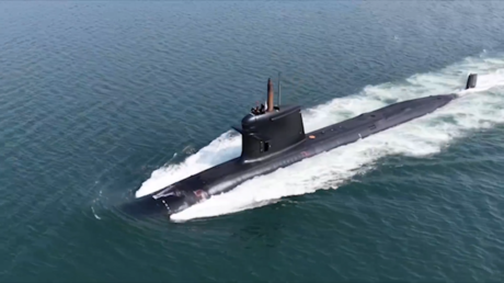 "Lista para el combate": la presidenta de la India realiza una inmersión en un submarino (VIDEO)