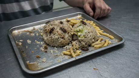 Pelos y cucarachas: la comida 'infernal' en una cárcel argentina que desata un escándalo judicial