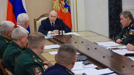 Putin se dirige a los militares rusos
