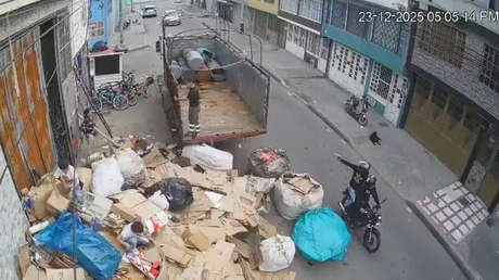 FUERTE VIDEO: Asesinan a joven reciclador frente a su esposa y niños