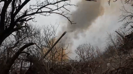 VIDEO: Artilleros rusos diezman las fuerzas de Kiev en distintos tramos del frente
