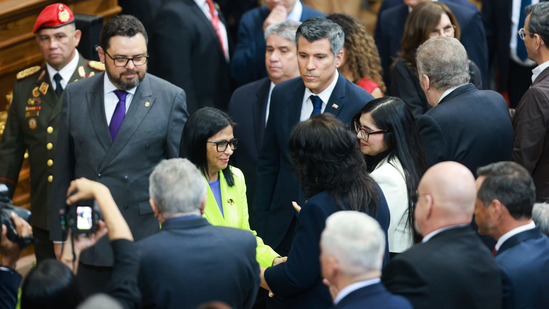 Delcy Rodríguez promete "encarar" a EE.UU. por la vía diplomática para defender a Venezuela