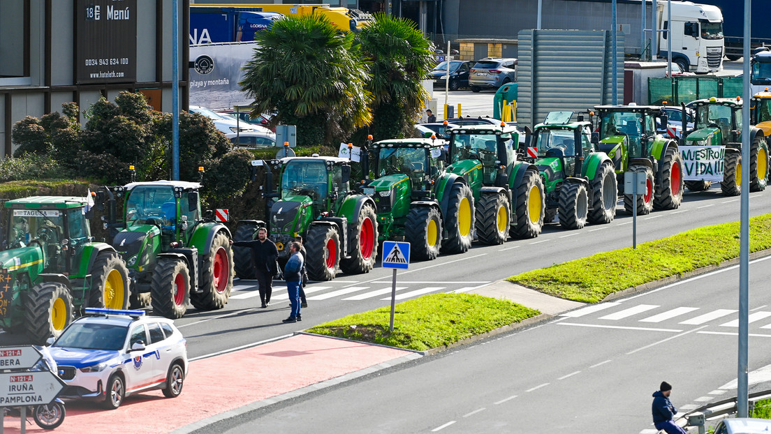  Hasta que nos echen : Granjeros en tractores alborotan una ciudad de España en protesta por el acuerdo entre la UE y el Mercosur (FOTOS)