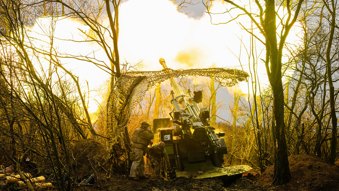 Zelenski afirma que Ucrania no entregará Donbass "sin luchar" y Kremlin responde