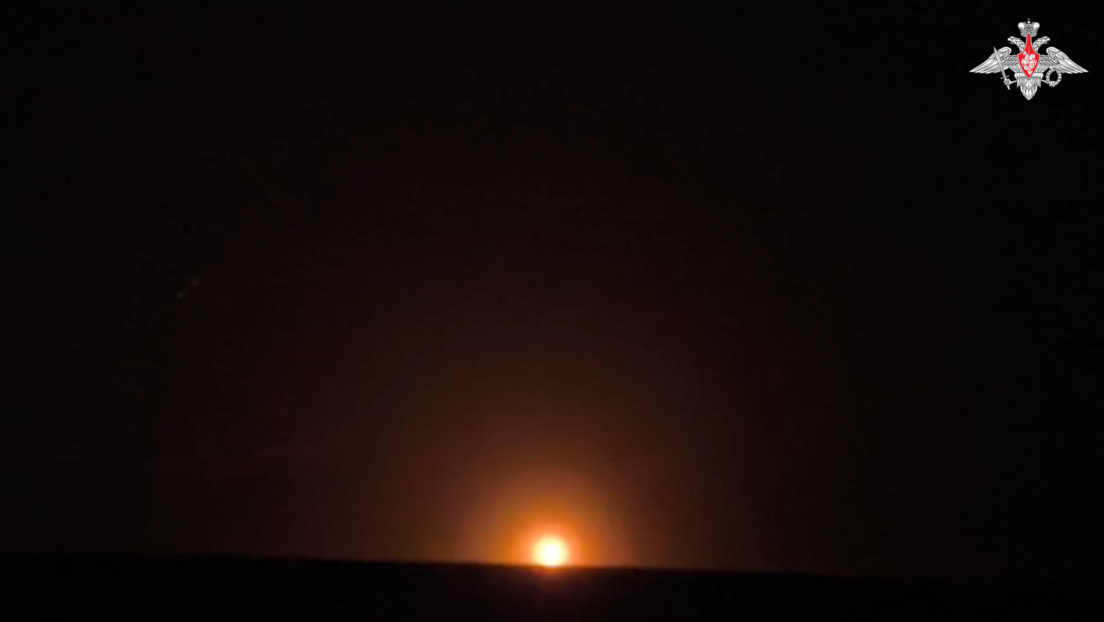 Un blanco menos: defensa aérea vigila el cielo nocturno ruso (VIDEO) Un blanco menos: defensa aérea vigila el cielo nocturno ruso (VIDEO)