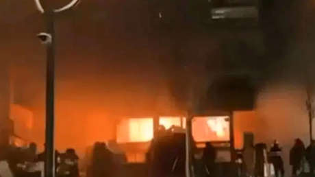 200 personas, una pequeña puerta y "pánico total": sobrecogedor testimonio del incendio mortal en Suiza