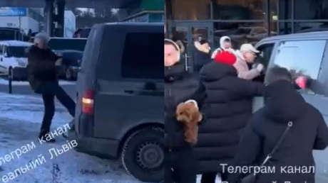 VIDEO: Civiles ucranianos atacan camioneta de reclutadores y los obligan a liberar a hombre movilizado