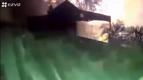 Video captura el momento en el que un misil impacta en una zona residencial en Venezuela