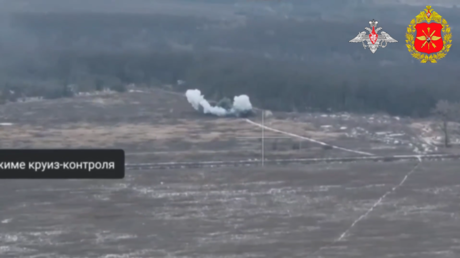 VIDEO: Artillería rusa fulmina posiciones enemigas en el frente