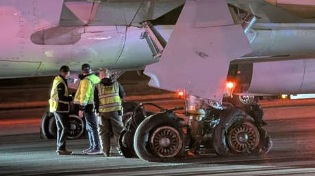 Momentos de pánico: avión realiza aterrizaje forzoso y estallan todas sus llantas (VIDEO)